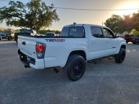 Used 2021 Toyota Tacoma TRD Sport w/ Technology Package AWD/4WD image 5