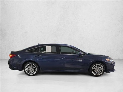 Used 2019 Toyota Avalon Limited w/ Advanced Safety Package FWD image 4