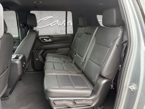 Used 2024 Chevrolet Suburban LT RWD image 22