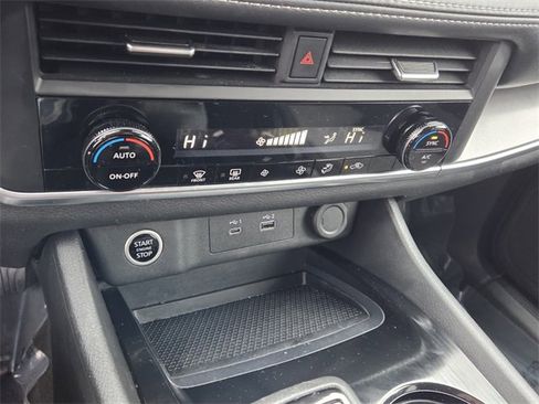 Used 2023 Nissan Rogue SV image 21