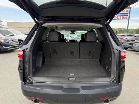 Used 2020 Chevrolet Traverse LT FWD image 11