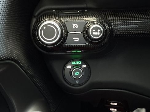 Used 2018 Ferrari 812 Superfast RWD image 33