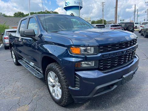 Used 2020 Chevrolet Silverado 1500 Custom w/ Custom Value Package AWD/4WD image 4