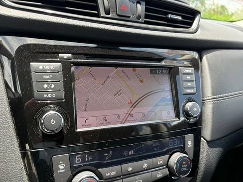 Used 2018 Nissan Rogue SL AWD/4WD image 3