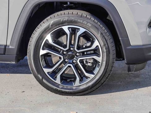 Used 2024 Jeep Compass Limited image 11