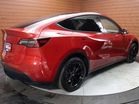 Used 2022 Tesla Model Y Long Range image 4