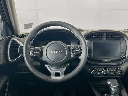 Used 2025 Kia Soul LX w/ LX Technology Package FWD image 18