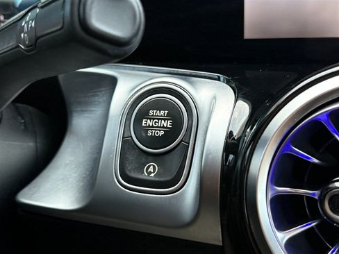 Used 2022 Mercedes-Benz GLB 250 4MATIC image 50