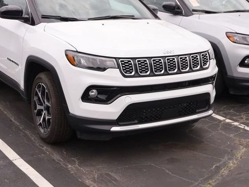Used 2025 Jeep Compass Limited AWD/4WD image 2