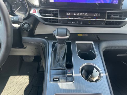 Used 2025 Toyota Sienna XLE FWD image 23
