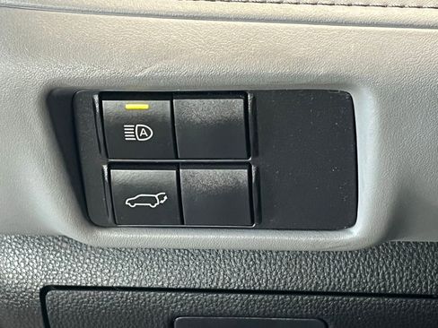 Used 2022 Toyota Highlander XLE AWD/4WD image 36
