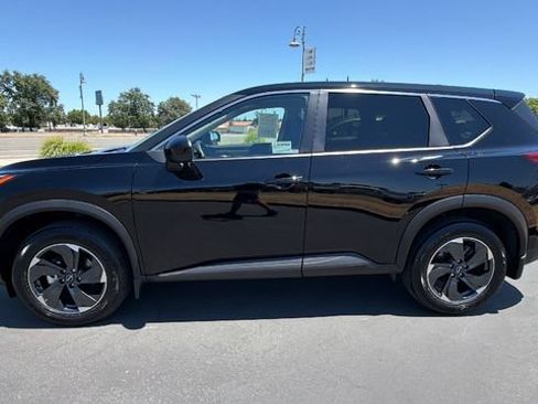 Used 2025 Nissan Rogue SV AWD/4WD image 7