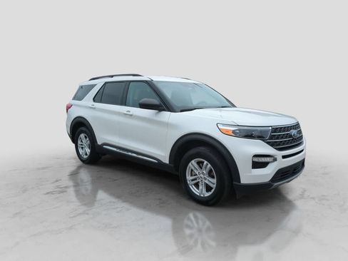 Used 2024 Ford Explorer XLT w/ Equipment Group 202A AWD/4WD image 2