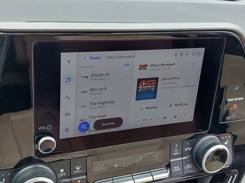 Used 2024 Toyota Highlander XLE FWD image 36