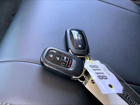 Used 2025 Honda Pilot EX-L image 33