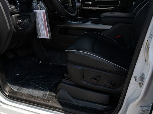 New 2026 RAM 4500 4x4 Crew Cab DRW w/ Laramie Trim Package image 35