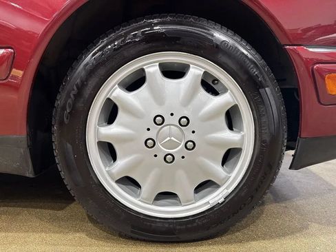 Used 1999 Mercedes-Benz E 320 Sedan image 52