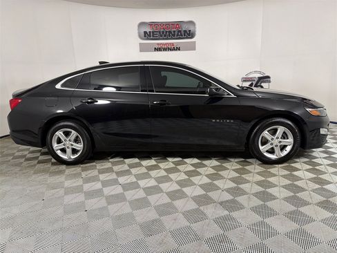 Used 2023 Chevrolet Malibu LT image 2