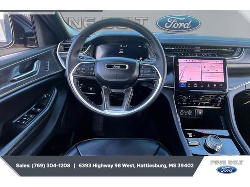 Used 2025 Jeep Grand Cherokee Limited w/ Black Appearance Package AWD/4WD image 6