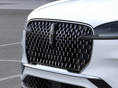 New 2026 Lincoln Aviator AWD image 17