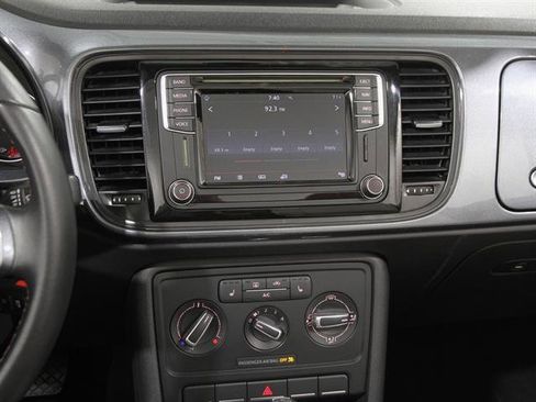 Used 2017 Volkswagen Beetle 1.8T Classic image 10