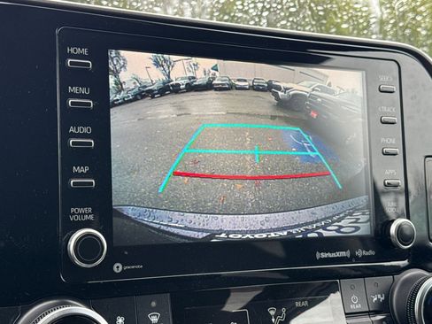 Used 2020 Toyota Highlander LE image 22