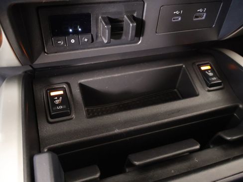 Used 2021 Nissan Titan SV w/ SV Convenience Package AWD/4WD image 8