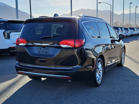 Used 2018 Chrysler Pacifica Touring-L Plus w/ Tire & Wheel Group image 3