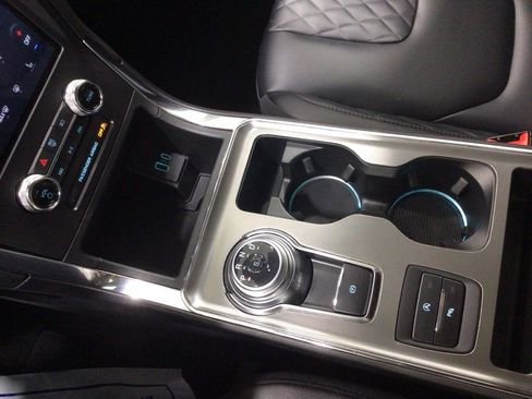 Used 2024 Ford Edge Titanium image 18