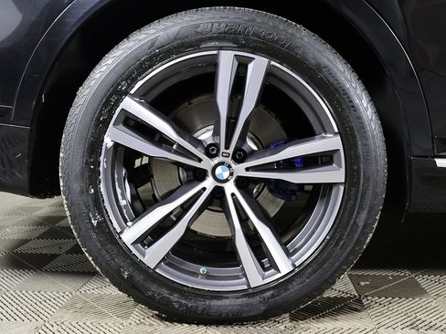 Used 2022 BMW X7 xDrive40i w/ M Sport Package image 19