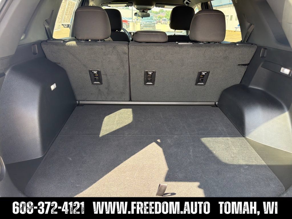 Used 2026 Chevrolet Equinox LT AWD/4WD image 28