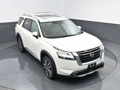 Used 2022 Nissan Pathfinder Platinum w/ Cargo Package AWD/4WD image 25