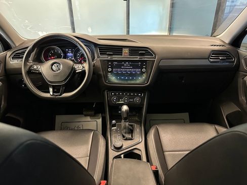 Used 2021 Volkswagen Tiguan SE AWD/4WD image 9