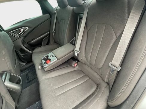 Used 2015 Chrysler 200 Limited FWD image 10