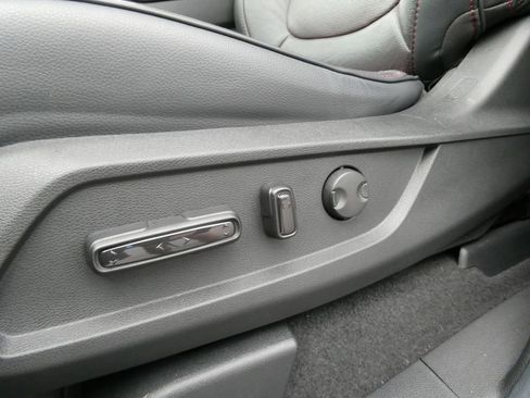 Used 2025 Honda Pilot Black Edition image 27
