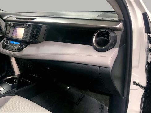 Used 2018 Toyota RAV4 XLE AWD/4WD image 19