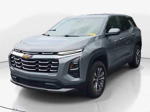 Used 2025 Chevrolet Equinox LT FWD image 7