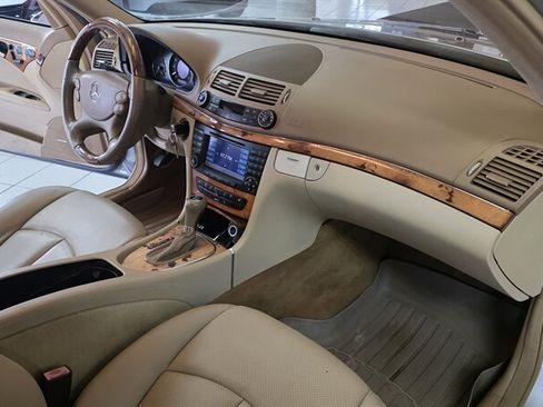 Used 2008 Mercedes-Benz E 350 4MATIC Sedan image 25