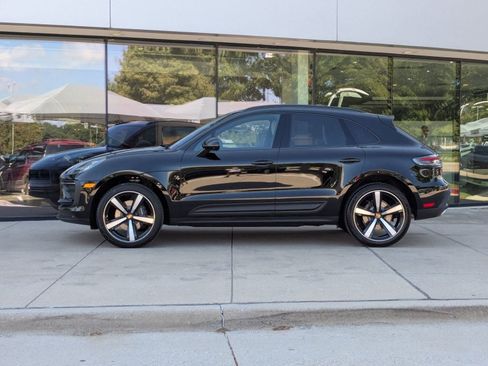 Certified 2026 Porsche Macan AWD/4WD image 2