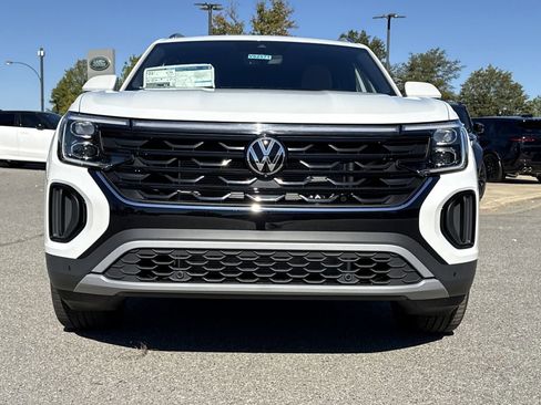 New 2026 Volkswagen Atlas Cross Sport SE image 8