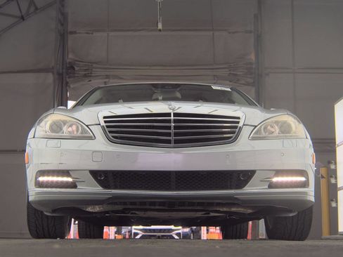 Used 2010 Mercedes-Benz S 550 image 5