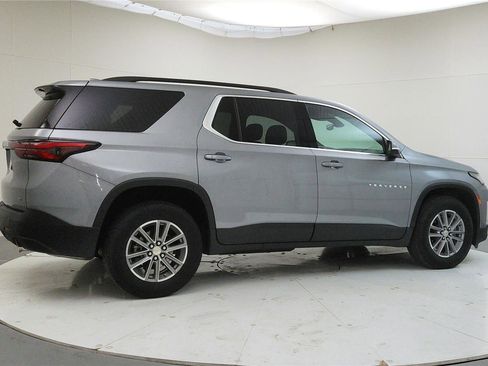 Used 2023 Chevrolet Traverse LT image 8