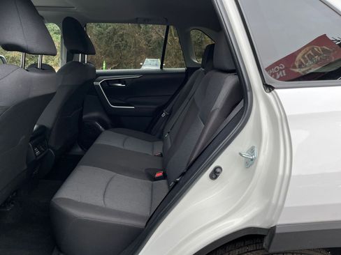 Used 2025 Toyota RAV4 XLE image 25
