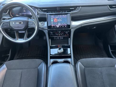 Used 2023 Jeep Grand Cherokee Altitude AWD/4WD image 4