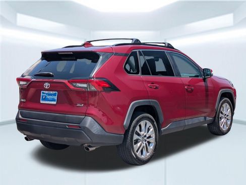 Used 2021 Toyota RAV4 XLE Premium FWD image 5