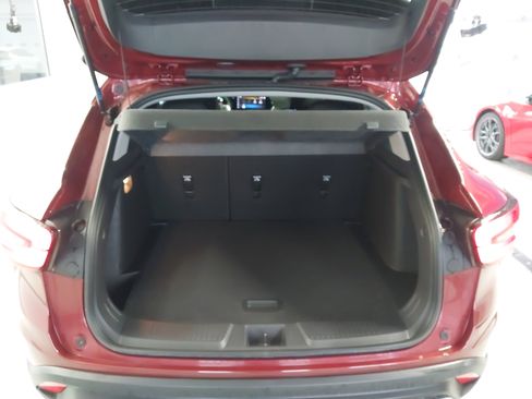 Used 2025 Chevrolet Trax LT w/ Driver Confidence Package image 27