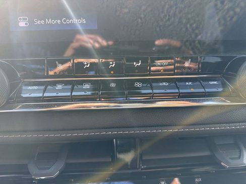 Used 2023 Chevrolet Colorado LT w/ LT Convenience Package II image 24