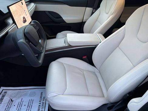 Used 2022 Tesla Model X image 11