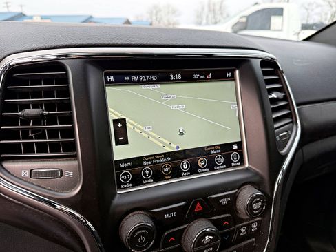 Used 2018 Jeep Grand Cherokee Altitude image 16