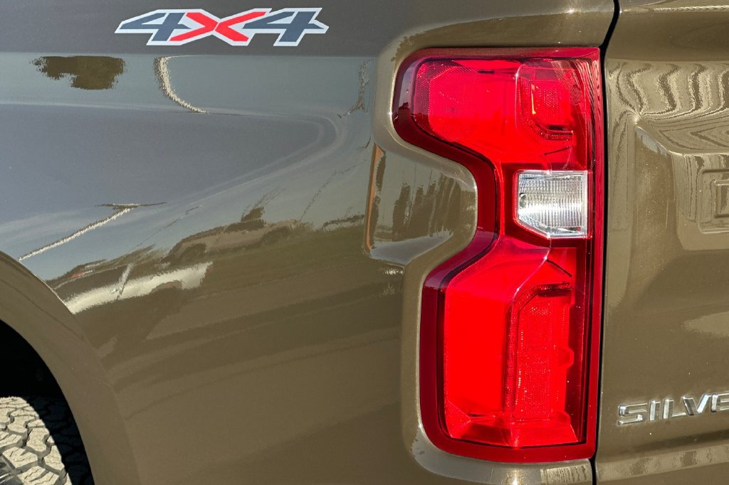 Used 2024 Chevrolet Silverado 1500 LTZ w/ LTZ Convenience Package II AWD/4WD image 9